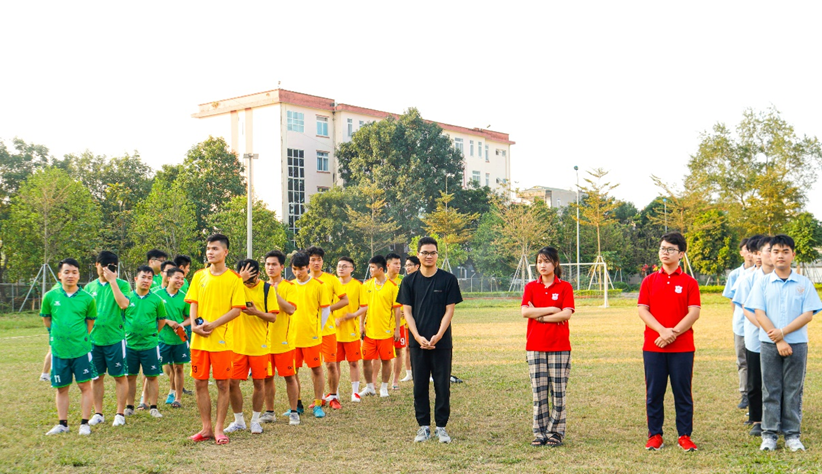 A group of people standing on a field

Description automatically generated